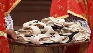 Pope-Palliums1