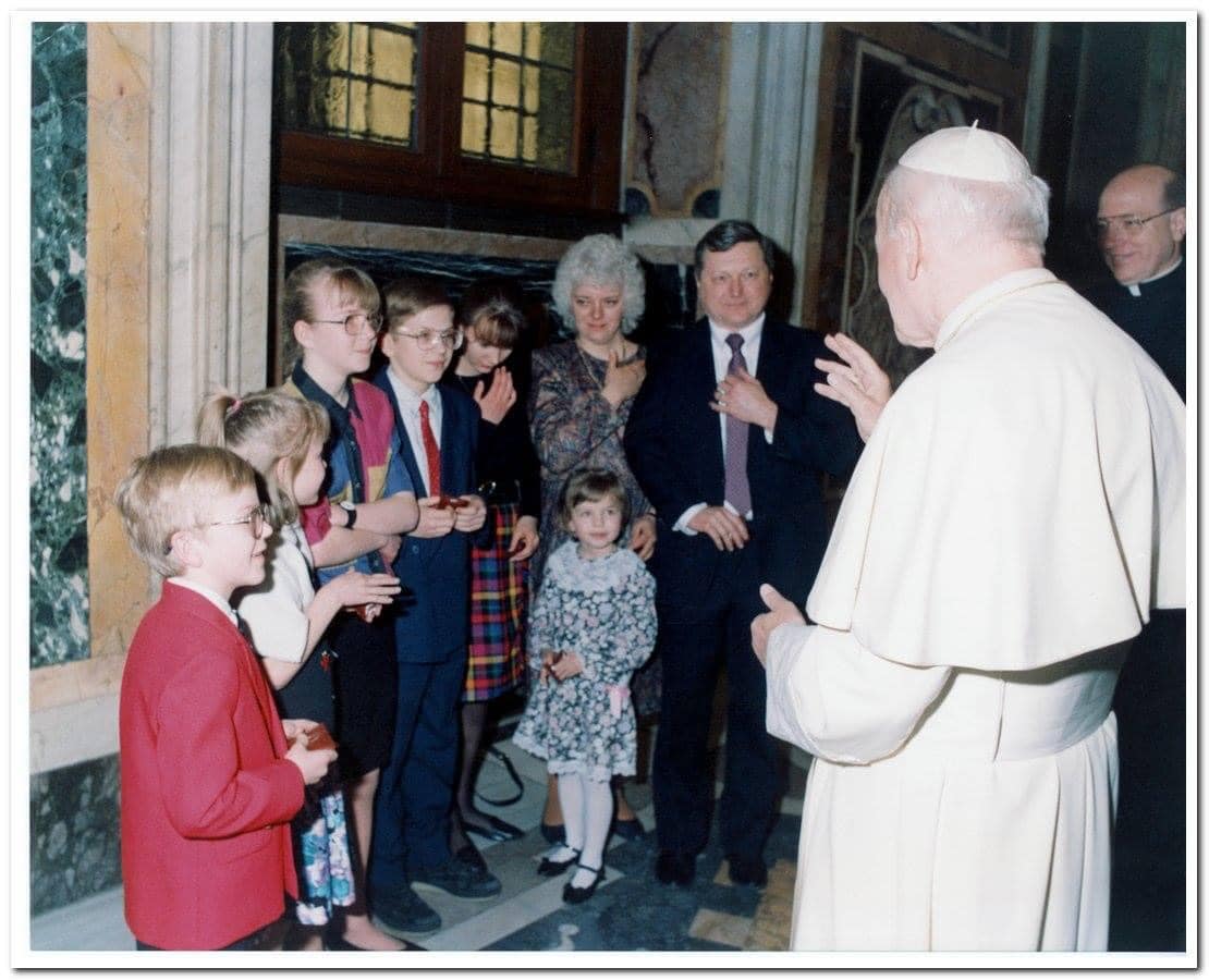 Vicki and fam with JPII
